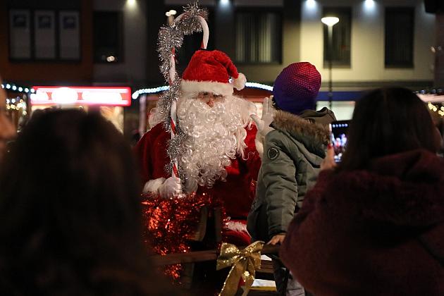 Udany Jarmark Bożanorodzeniowy na Placu Pokoju