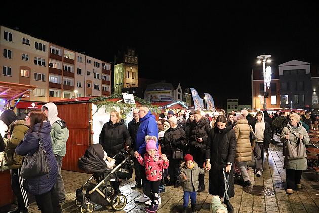 Udany Jarmark Bożanorodzeniowy na Placu Pokoju