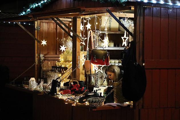 Udany Jarmark Bożanorodzeniowy na Placu Pokoju