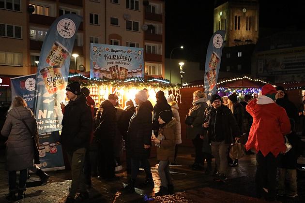 Udany Jarmark Bożanorodzeniowy na Placu Pokoju