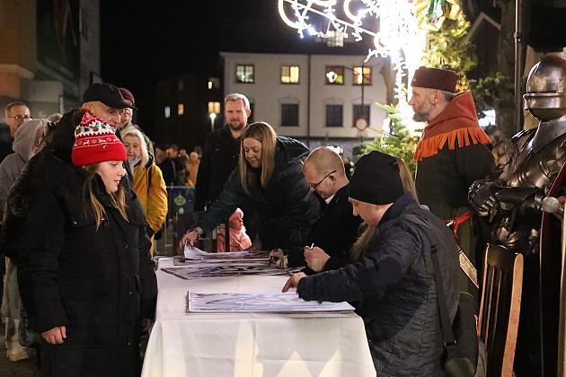 Udany Jarmark Bożanorodzeniowy na Placu Pokoju