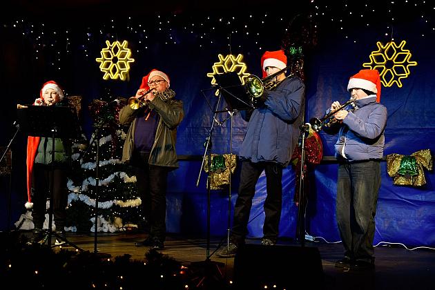 Udany Jarmark Bożanorodzeniowy na Placu Pokoju