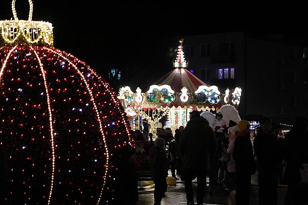 Udany Jarmark Bożanorodzeniowy na Placu Pokoju