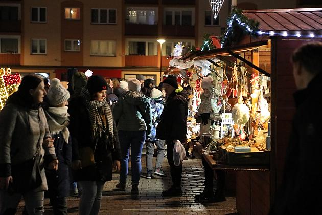 Udany Jarmark Bożanorodzeniowy na Placu Pokoju