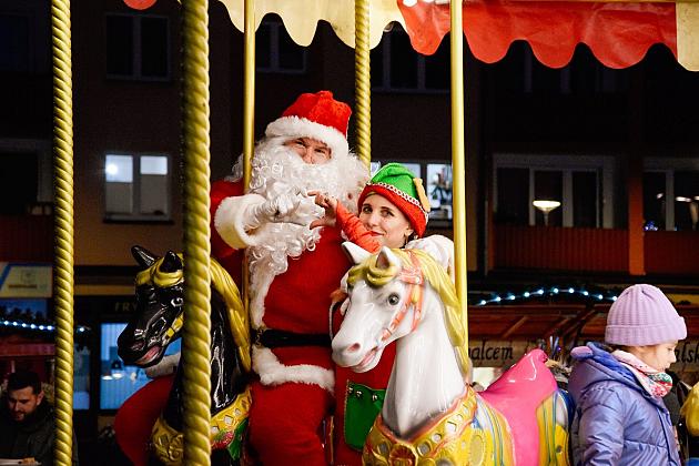 Udany Jarmark Bożanorodzeniowy na Placu Pokoju