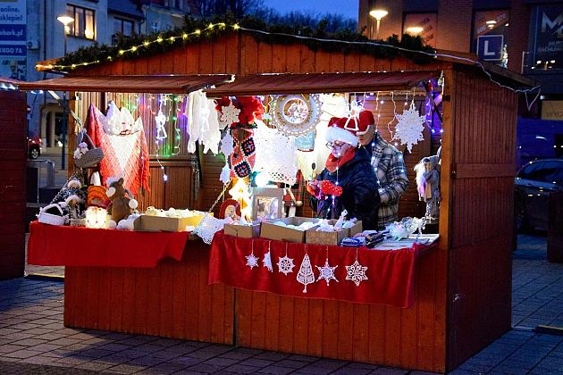 Udany Jarmark Bożanorodzeniowy na Placu Pokoju