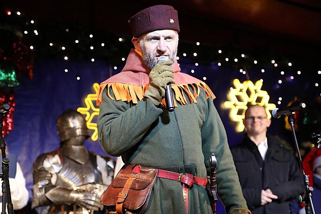 Udany Jarmark Bożanorodzeniowy na Placu Pokoju