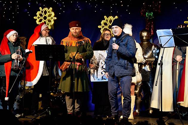 Udany Jarmark Bożanorodzeniowy na Placu Pokoju