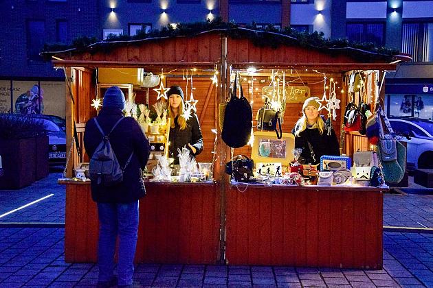 Udany Jarmark Bożanorodzeniowy na Placu Pokoju