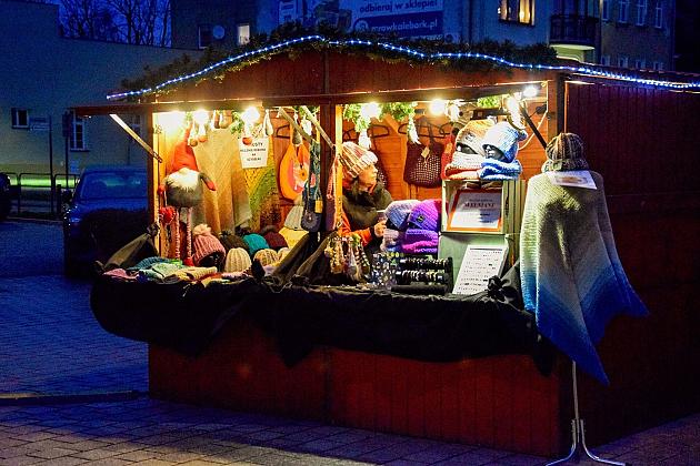 Udany Jarmark Bożanorodzeniowy na Placu Pokoju