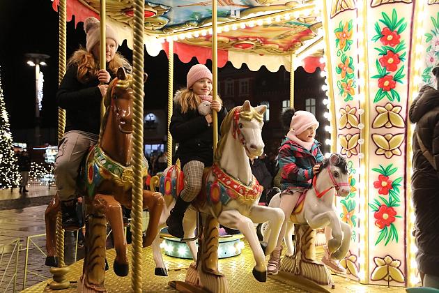 Udany Jarmark Bożanorodzeniowy na Placu Pokoju