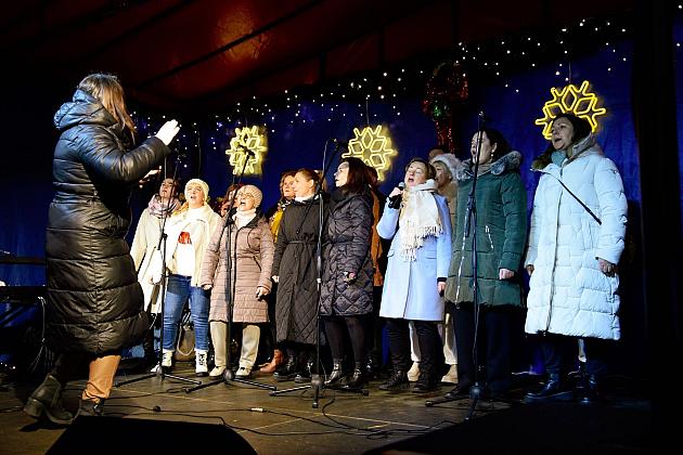 Udany Jarmark Bożanorodzeniowy na Placu Pokoju