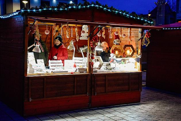 Udany Jarmark Bożanorodzeniowy na Placu Pokoju