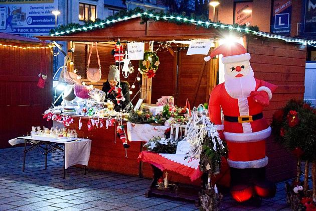 Udany Jarmark Bożanorodzeniowy na Placu Pokoju