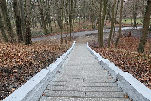 Wyremontowane schody w parku Chrobrego udostępnione dla spacerowiczów