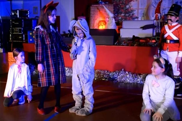 W szczytnym celu wystąpili w spektaklu w Szkole Podstawowej nr 8