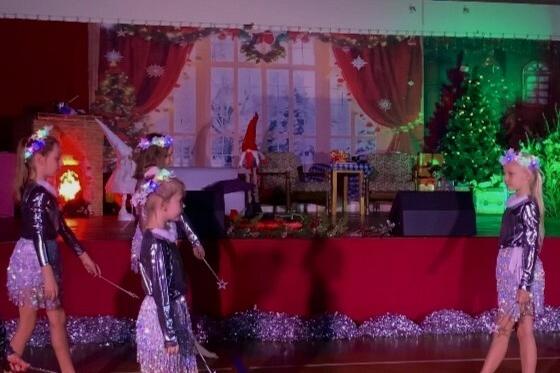 W szczytnym celu wystąpili w spektaklu w Szkole Podstawowej nr 8