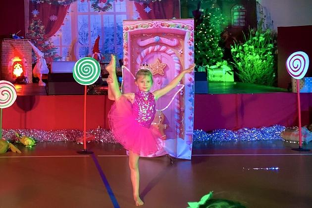 W szczytnym celu wystąpili w spektaklu w Szkole Podstawowej nr 8