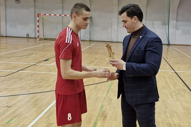 Zagrali o zwycięstwo w XXIV Halowym Turnieju Piłki Nożnej o Puchar Starosty Lęborskiego