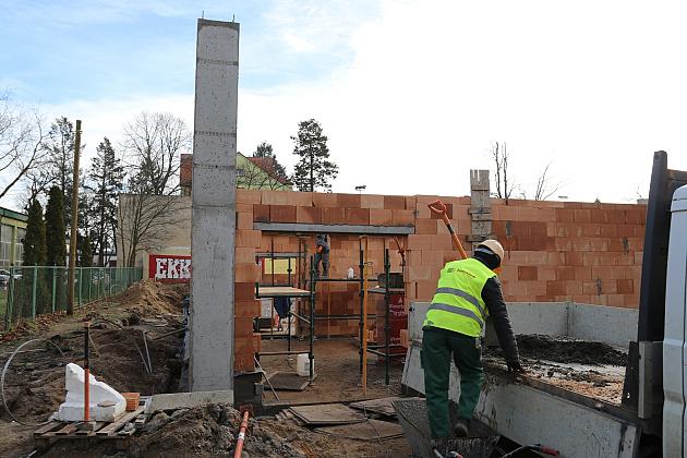 Przy SP1 powstaje nowoczesna hala sportowa