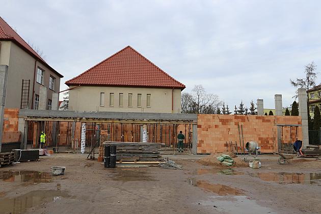 Przy SP1 powstaje nowoczesna hala sportowa