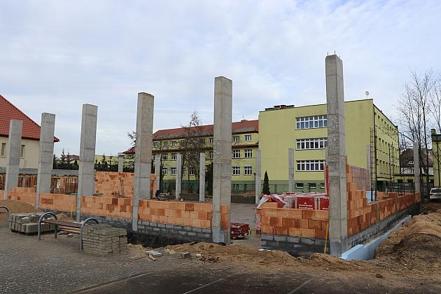 Przy SP1 powstaje nowoczesna hala sportowa