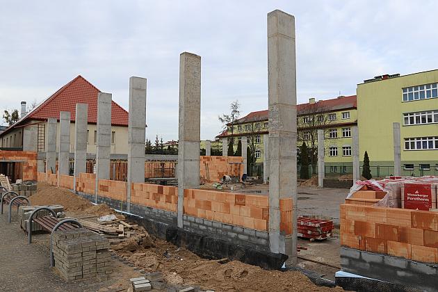 Przy SP1 powstaje nowoczesna hala sportowa