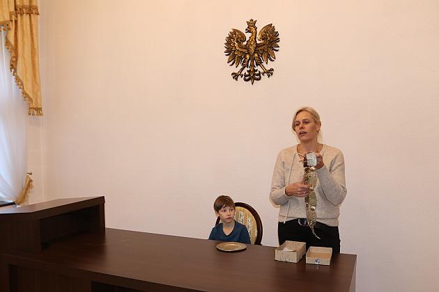 Uczniowie Szkoły Podstawowej w Łebuni odwiedzili ratusz i spotkali się z burmistrzem