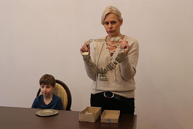 Uczniowie Szkoły Podstawowej w Łebuni odwiedzili ratusz i spotkali się z burmistrzem