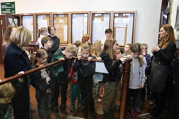 Uczniowie Szkoły Podstawowej w Łebuni odwiedzili ratusz i spotkali się z burmistrzem