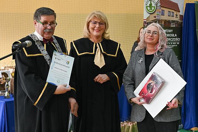 Uczniowie fryzjerskiego rzemiosła zaprezentowali umiejętności w konkursie