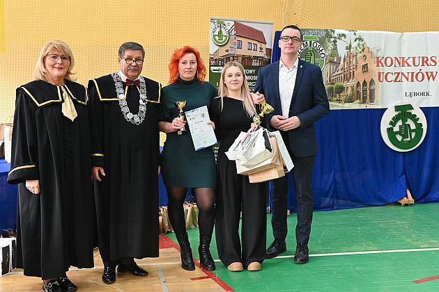 Uczniowie fryzjerskiego rzemiosła zaprezentowali umiejętności w konkursie