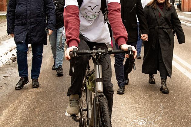Setki kilometrów na rowerze, żeby pomóc chorej Laurze