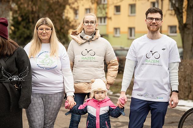 Setki kilometrów na rowerze, żeby pomóc chorej Laurze