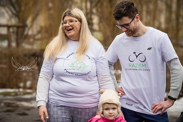 Setki kilometrów na rowerze, żeby pomóc chorej Laurze