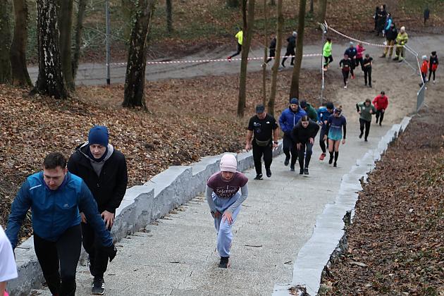 Patriotyczne bieganie w Parku Chrobrego z okazji Narodowego Dnia Pamięci Żołnierzy Wyklętych
