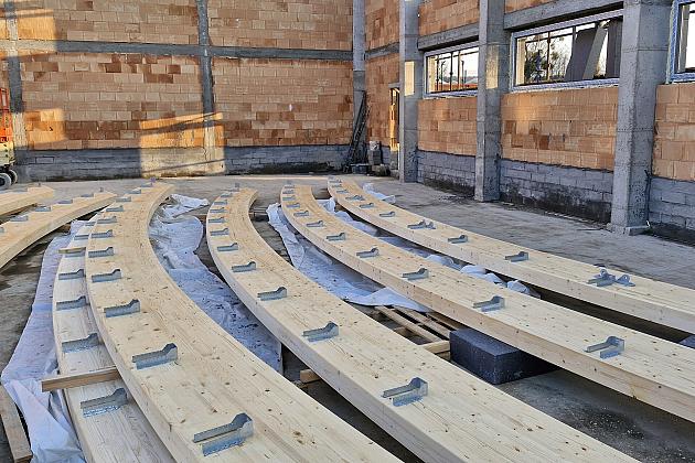 Budowana hala sportowa przy SP1 zyska zadaszenie