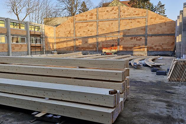 Budowana hala sportowa przy SP1 zyska zadaszenie