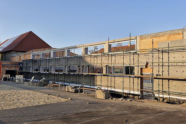 Budowana hala sportowa przy SP1 zyska zadaszenie