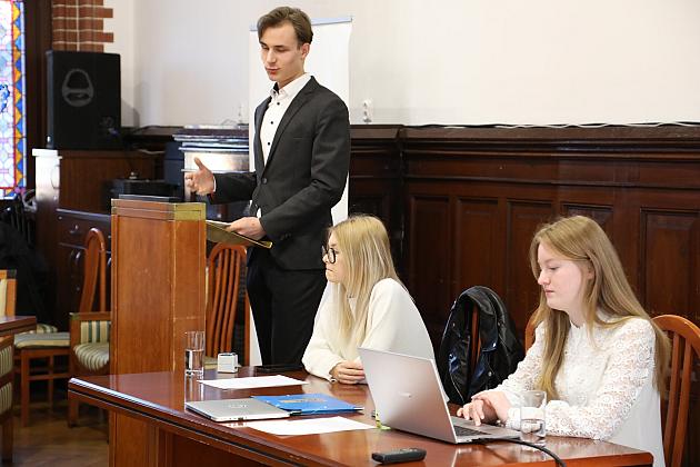 Posiedzenie Młodzieżowej Rady Miasta Lęborka – nowe inicjatywy i pomysły młodych radnych