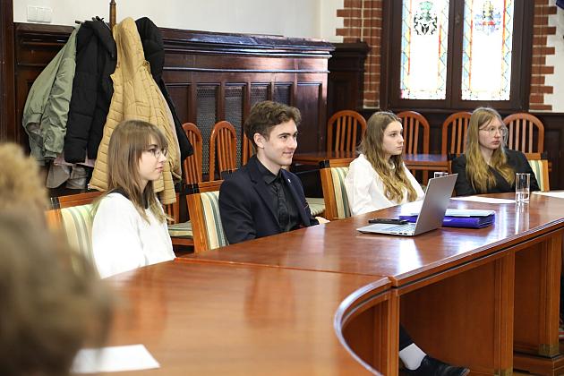 Posiedzenie Młodzieżowej Rady Miasta Lęborka – nowe inicjatywy i pomysły młodych radnych