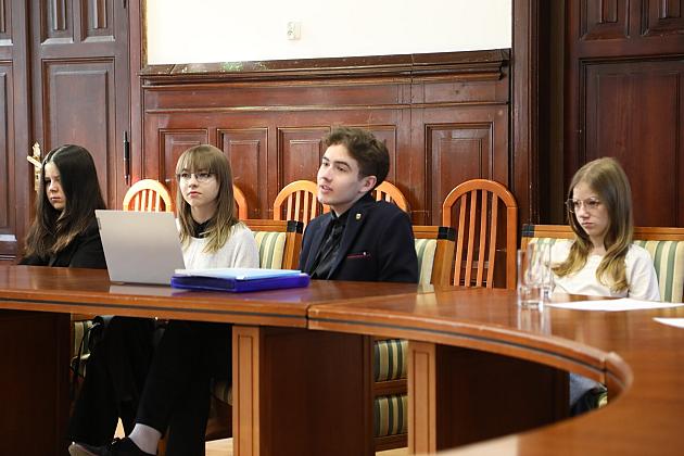 Posiedzenie Młodzieżowej Rady Miasta Lęborka – nowe inicjatywy i pomysły młodych radnych