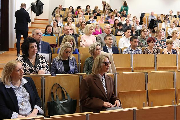 Dzieci i młodzież potrzebują poczucia bezpieczeństwa, aby móc rozwijać się