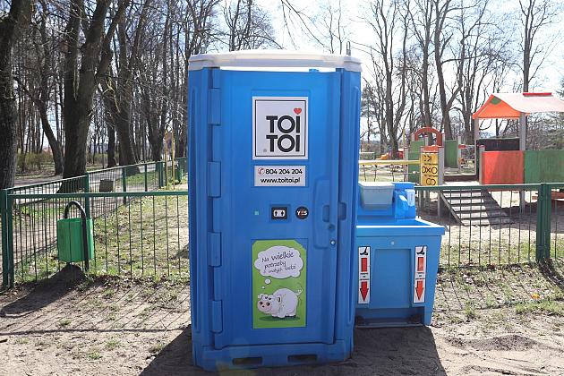 Nowe toalety przy placach zabaw – wygoda i higiena dla najmłodszych i opiekunów