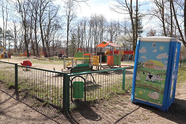 Nowe toalety przy placach zabaw – wygoda i higiena dla najmłodszych i opiekunów
