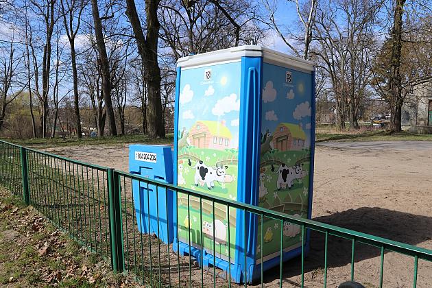 Nowe toalety przy placach zabaw – wygoda i higiena dla najmłodszych i opiekunów