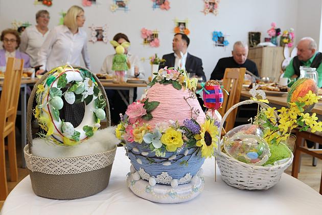 Na wielkanocnym śniadaniu z seniorami