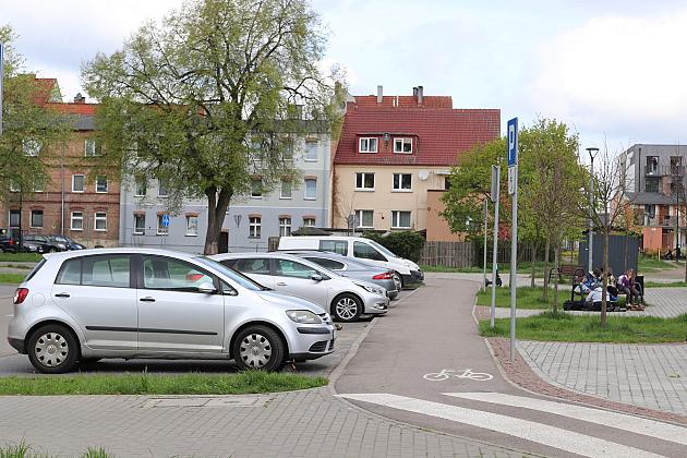 Ograniczniki na parkingach. Pomagają kierowcom, chronią pieszych i rowerzystów