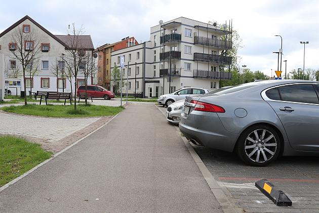 Ograniczniki na parkingach. Pomagają kierowcom, chronią pieszych i rowerzystów
