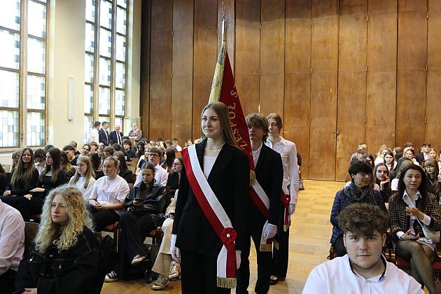 „Świat potrzebuje ludzi z pasją, z energią, z marzeniami. Ludzi takich, jak Wy” - z udziałem burmistrza Lęborka uroczyste pożegnanie abiturientów II Liceum Ogólnokształcącego